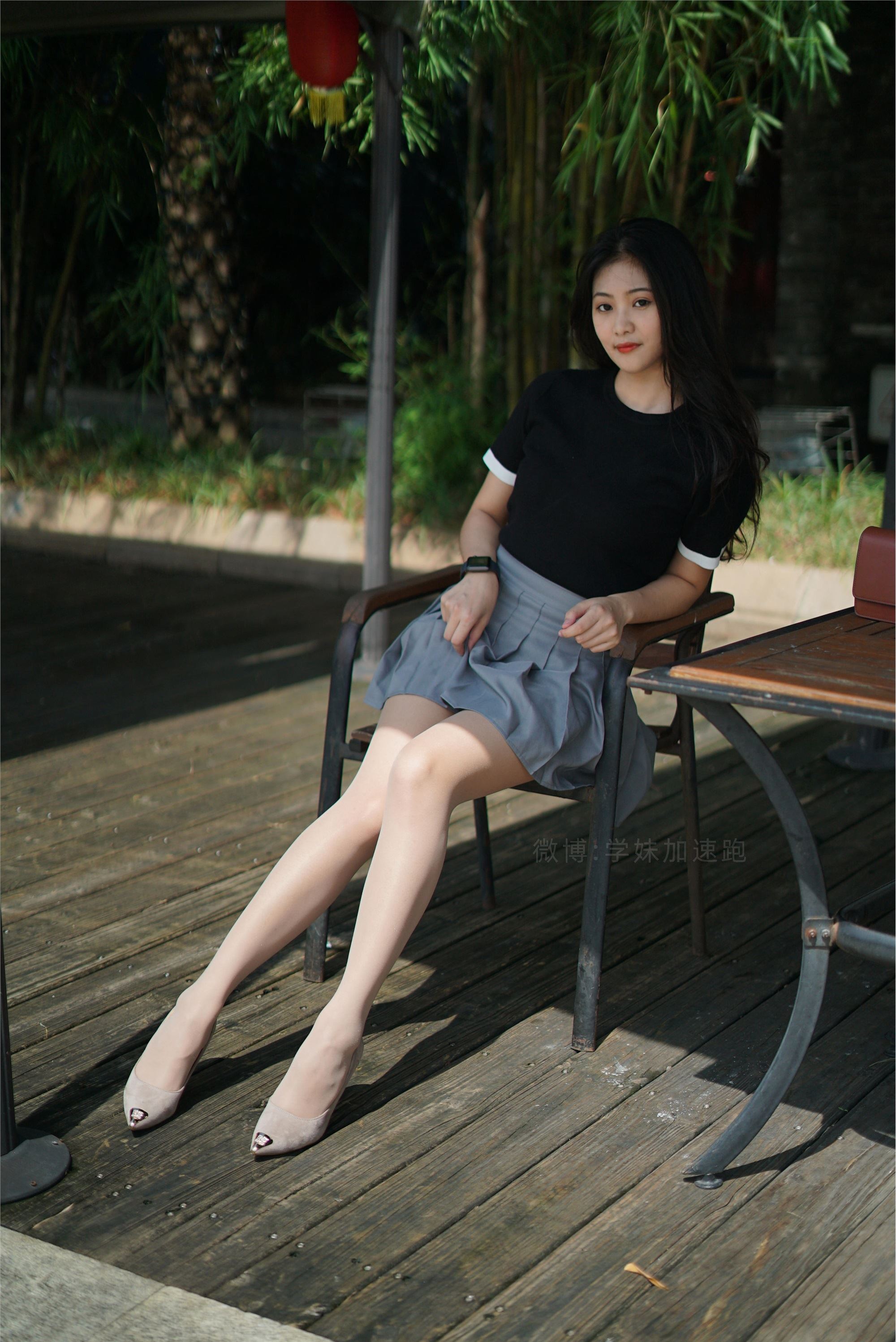 学妹加速跑 XM077《桌上起舞的彤彤》